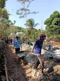 Monitoring Pembangunan Talud dan Cor Rabat Jalan Menuju Makam Padukuhan Mrico